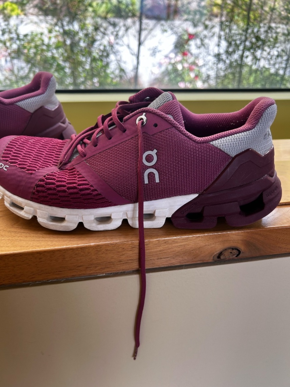 On Women's Cloudflyer size 9